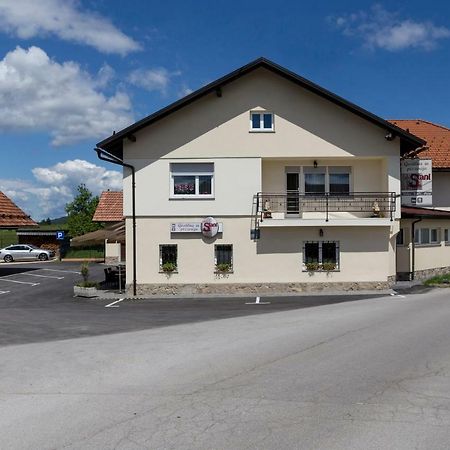 Guesthouse & Apartments Pri Stani Zerovnica Exteriör bild